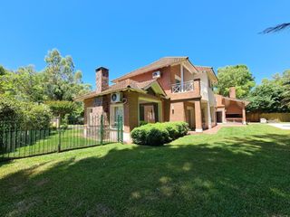 Foto 6 de Alquiler-Expectacular casa-Country La Deseada- Ezeiza-Pileta-Parrilla-Cocheras-3 dormitorios