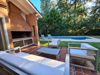 Foto 10 de Alquiler-Expectacular casa-Country La Deseada- Ezeiza-Pileta-Parrilla-Cocheras-3 dormitorios
