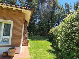 Foto 9 de Alquiler-Expectacular casa-Country La Deseada- Ezeiza-Pileta-Parrilla-Cocheras-3 dormitorios