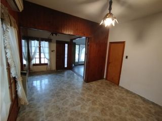 Foto 2 de CHALET EN M. MORENO