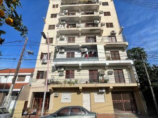 Foto 1 de DEPARTAMENTO EN VENTA - PLENO CENTRO - PERU AL 200