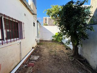 Foto 1 de Casa en  alquiler de tres ambientes y jardin propio