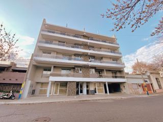 Foto 1 de Brown 2944 - Departamento De 1 Dormitorio Con Cochera En Alquiler - Pichincha, Rosario