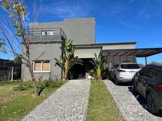 Foto 2 de Venta casa 5 dormitorios EL NAUDIR Fondo libre