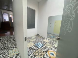 Foto 5 de Casa en venta en zona comercial de Santa Barbara adecuada para Spa