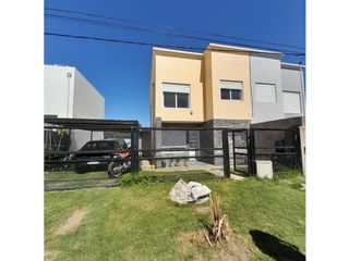 Foto 1 de CASA EN VENTA BARRIO PALOS VERDES
