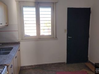 Foto 4 de Casa en alquiler de 3 dormitorios c/ cochera en Morón