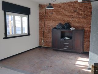 Foto 2 de Casa en alquiler de 3 dormitorios c/ cochera en Morón