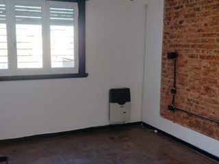 Foto 6 de Casa en alquiler de 3 dormitorios c/ cochera en Morón