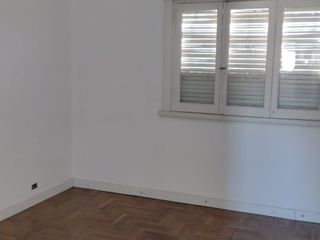 Foto 8 de Casa en alquiler de 3 dormitorios c/ cochera en Morón