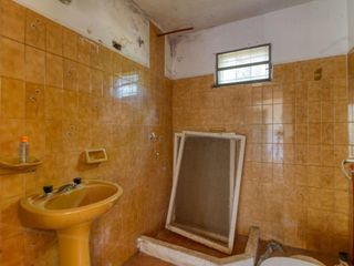 Foto 7 de VENTA CASA A RECICLAR CON PILETA EN MASCHWITZ