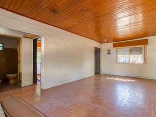 Foto 4 de VENTA CASA A RECICLAR CON PILETA EN MASCHWITZ
