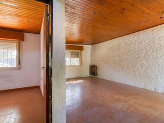 Foto 5 de VENTA CASA A RECICLAR CON PILETA EN MASCHWITZ