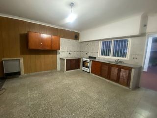 Foto 1 de PH EN VENTA, 1 DORMITORIO CON PATIO, TOLOSA