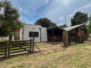 Foto 1 de Venta CASA de 4 ambientes - Lote 800 m²