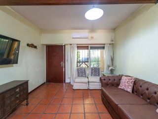 Foto 2 de VENTA CASA 5 AMBIENTES PILETA Y QUINCHO TORCUATO