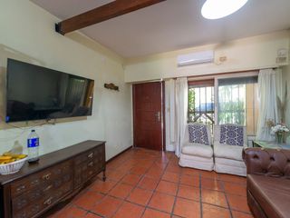 Foto 1 de VENTA CASA 5 AMBIENTES PILETA Y QUINCHO TORCUATO