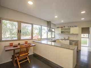 Foto 11 de Casa moderna de diseño único en Roble Joven - Pilar