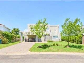 Foto 2 de Casa en Venta 5 ambientes, San Francisco Villanueva A estrenar, al Lago Apto Crédito
