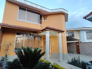 Foto 3 de Vive en tranquilidad: Casa en urbanización segura con canchas, BBQ y sala comunal en Sangolquí