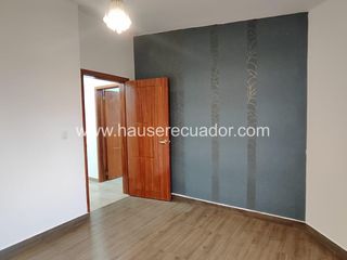 Foto 11 de Vive en tranquilidad: Casa en urbanización segura con canchas, BBQ y sala comunal en Sangolquí