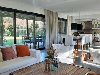 Foto 5 de Casa en venta de 7 ambientes en Roble Joven, Pilar, Prov. de Buenos Aires.