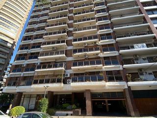 Foto 1 de Departamento de 4 ambientes con cochera en