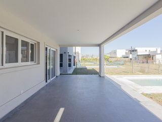 Foto 58 de Casa en alquiler en Vila Marina II 5 dormitorios más escritorio. Con Amarra