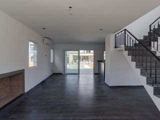 Foto 7 de Casa en alquiler en Vila Marina II 5 dormitorios más escritorio. Con Amarra