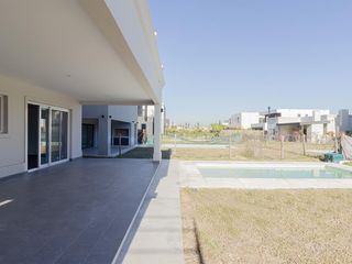 Foto 59 de Casa en alquiler en Vila Marina II 5 dormitorios más escritorio. Con Amarra