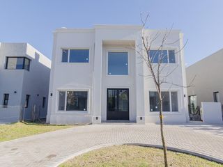 Foto 6 de Casa en alquiler en Vila Marina II 5 dormitorios más escritorio. Con Amarra