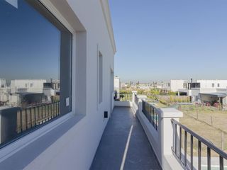 Foto 37 de Casa en alquiler en Vila Marina II 5 dormitorios más escritorio. Con Amarra