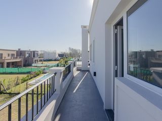Foto 36 de Casa en alquiler en Vila Marina II 5 dormitorios más escritorio. Con Amarra