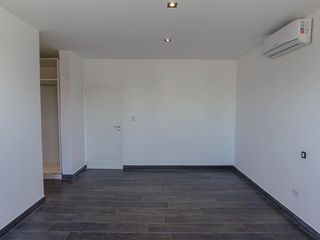 Foto 63 de Casa en alquiler en Vila Marina II 5 dormitorios más escritorio. Con Amarra