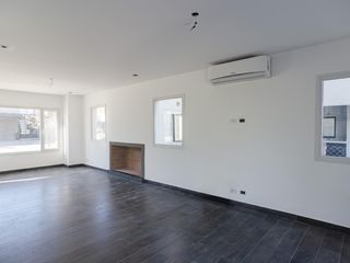 Foto 10 de Casa en alquiler en Vila Marina II 5 dormitorios más escritorio. Con Amarra