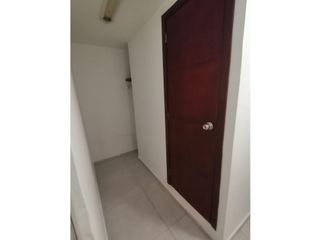 Foto 4 de AMPLIA Y CONFORTABLE OFICINA EN EL PRADO - VENTA