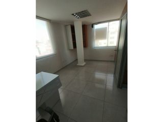 Foto 5 de AMPLIA Y CONFORTABLE OFICINA EN EL PRADO - VENTA