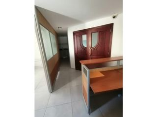 Foto 2 de AMPLIA Y CONFORTABLE OFICINA EN EL PRADO - VENTA