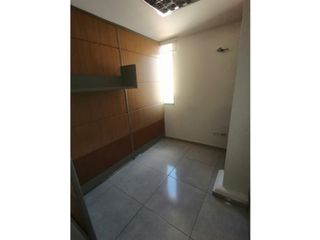 Foto 9 de AMPLIA Y CONFORTABLE OFICINA EN EL PRADO - VENTA