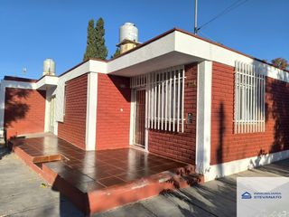 Foto 1 de Casa en alquiler de 3 dormitorios en Luzuriaga