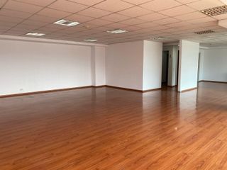 Foto 9 de RENTA AMPLIA OFICINA EN EL MEJOR SECTOR COMERCIAL DE QUITO - 12 DE OCTUBRE
