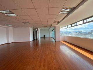 Foto 1 de RENTA AMPLIA OFICINA EN EL MEJOR SECTOR COMERCIAL DE QUITO - 12 DE OCTUBRE