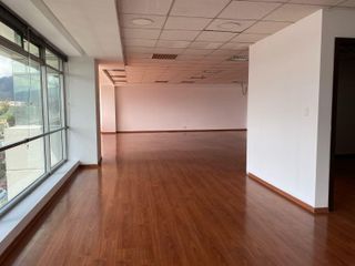 Foto 10 de RENTA AMPLIA OFICINA EN EL MEJOR SECTOR COMERCIAL DE QUITO - 12 DE OCTUBRE