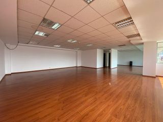 Foto 4 de RENTA AMPLIA OFICINA EN EL MEJOR SECTOR COMERCIAL DE QUITO - 12 DE OCTUBRE