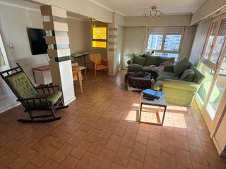 Foto 1 de Departamento en alquiler de 3 dormitorios c/ cochera en Centro