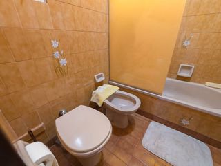 Foto 23 de Venta Casa Lote propio 4 amb Pileta Cochera Jardín