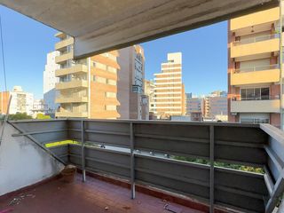 Foto 10 de Departamento 3. Cocina separada. Balcon al frente. Centro