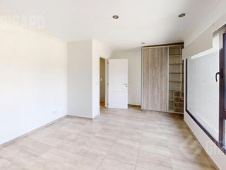 Foto 44 de Triplex de 4 Ambientes a estrenar en Villa Primera, parrilla y patio