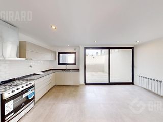 Foto 2 de Triplex de 4 Ambientes a estrenar en Villa Primera, parrilla y patio
