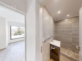 Foto 58 de Triplex de 4 Ambientes a estrenar en Villa Primera, parrilla y patio